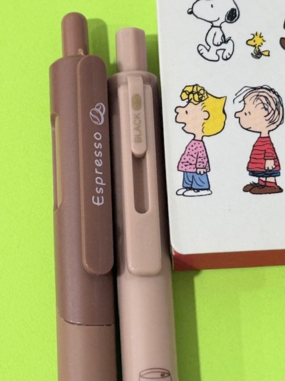 Peanuts Snoopy 2 Cushion Puff with cases 2 mini notepads 5 Pens (coffee theme) - Picture 9 of 17